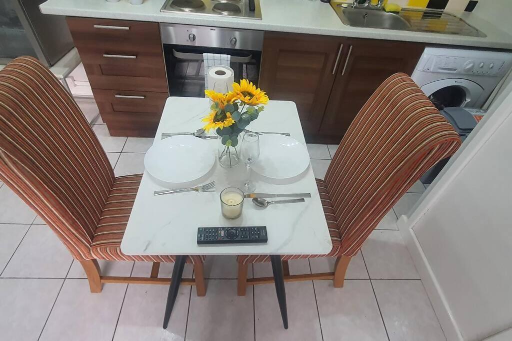 Lister Park Bradford Stylish 1Bed Coach House - Quiet & Tranquil Cottage & Parking Ngoại thất bức ảnh